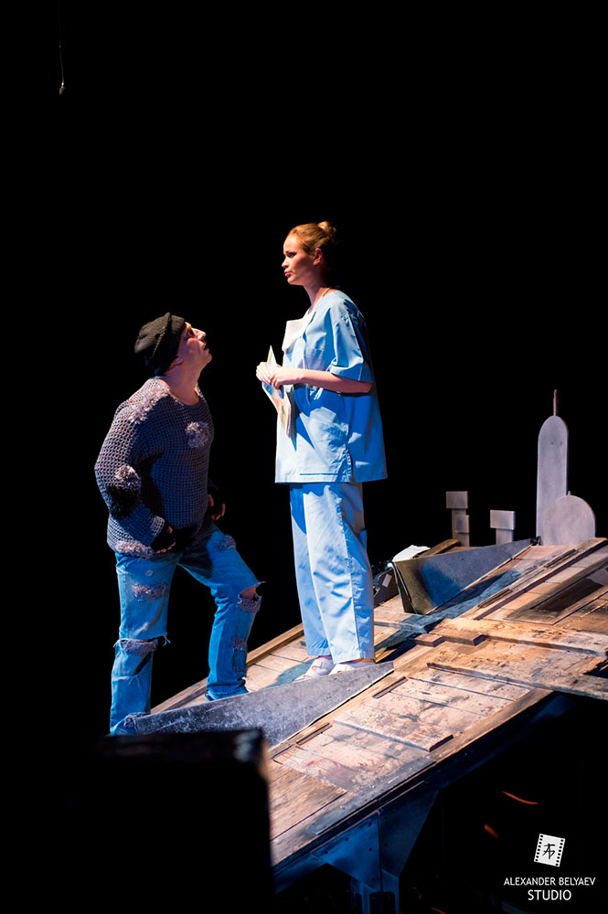 Архивный кадр со спектакля Кыся